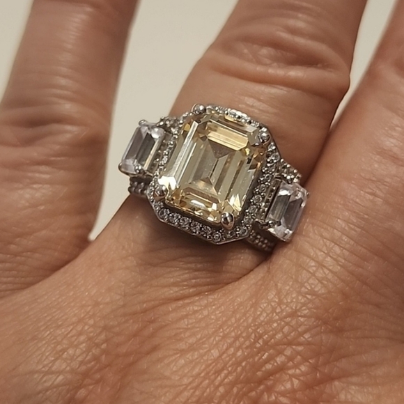 Jewlr.ca Custom Trinity Halo Ring 10kt white gold 50% off retail - Picture 3 of 7